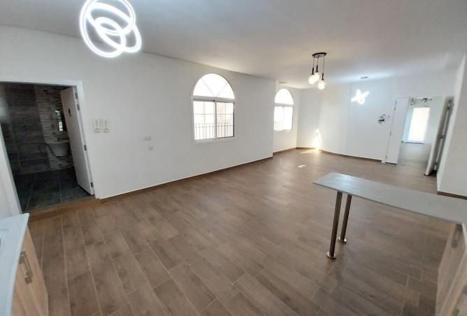 992265 - Property Image 2