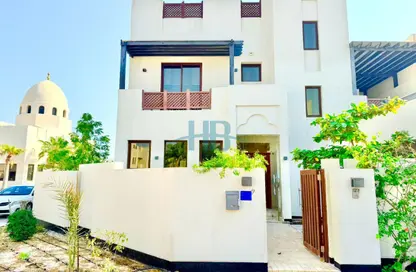 فيلا - 4 غرف نوم - 6 حمامات للايجار في النور - ديار المحرق - المحرق