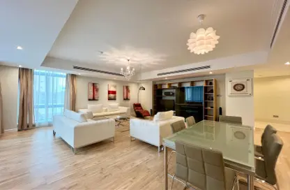 Living / Dining Room image for: Apartment - 2 Bedrooms - 4 Bathrooms for rent in Seef - Capital Governorate, Image 1