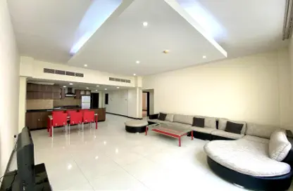 Apartment - 2 Bedrooms - 2 Bathrooms for rent in Al Juffair - Capital Governorate