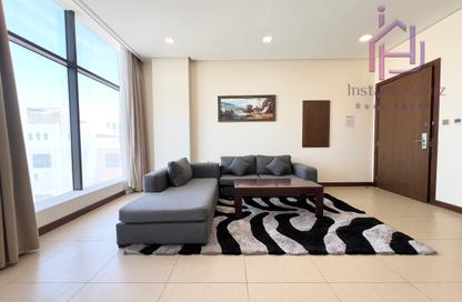 Apartment - 2 Bedrooms - 3 Bathrooms for rent in Al Juffair - Capital Governorate