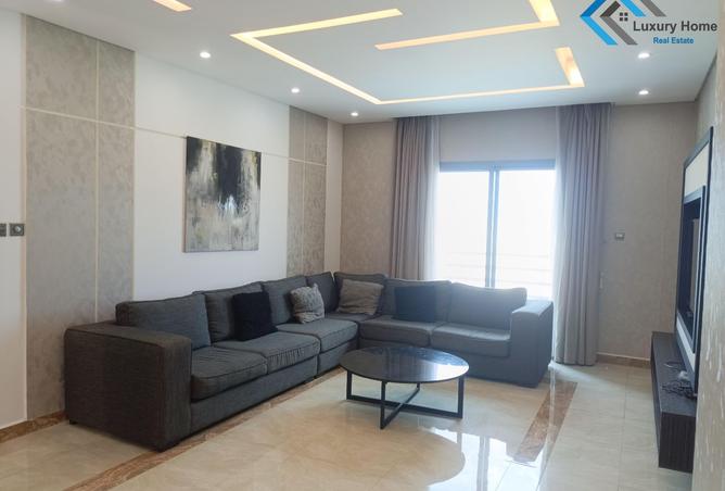 982789 - Property Image 2