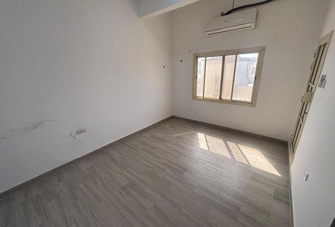 957327 - Property Image 2