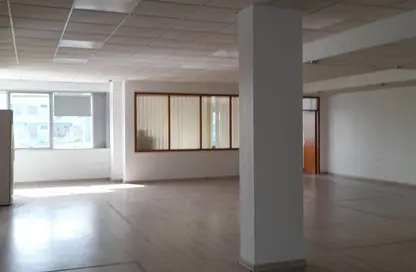 Office Space - Studio - 3 Bathrooms for rent in Khamis - Northern Governorate