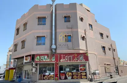 عمارة بالكامل - استوديو - 7 حمامات للبيع في المحرق - المحرق