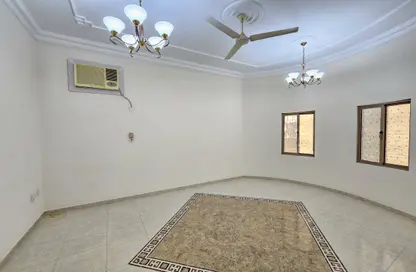 Apartment - 2 Bedrooms - 2 Bathrooms for rent in Sanabis - Manama - Capital Governorate