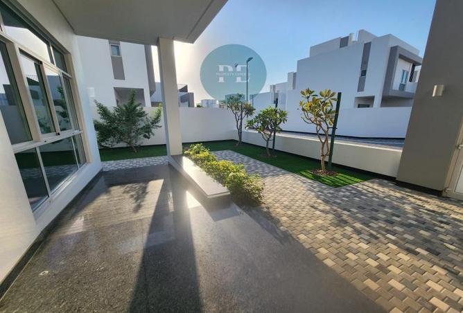 975787 - Property Image 2