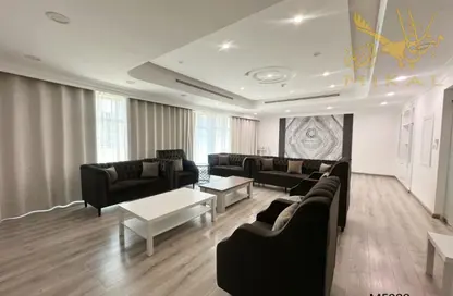 Apartment - 3 Bedrooms - 4 Bathrooms for rent in Sanabis - Manama - Capital Governorate