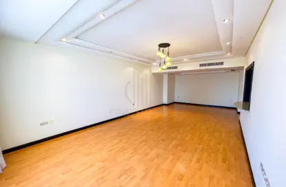 Apartment - 3 Bedrooms - 4 Bathrooms for rent in Abraj Al Lulu - Manama - Capital Governorate