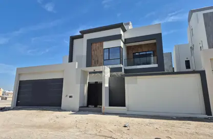 Villa - 4 Bedrooms - 6 Bathrooms for sale in Tubli - Central Governorate