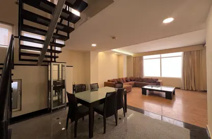 Apartment - 2 Bedrooms - 3 Bathrooms for rent in Al Juffair - Capital Governorate