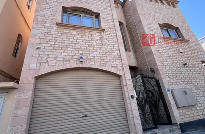 فيلا - 3 غرف نوم - 5 حمامات للايجار في الجنبية - المحافظة الشمالية