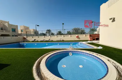 فيلا - 4 غرف نوم - 5 حمامات للايجار في الجنبية - المحافظة الشمالية