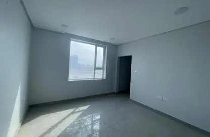 Office Space - Studio - 3 Bathrooms for rent in Al Qadam - Northern Governorate