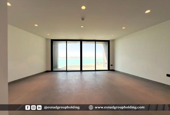 982541 - Property Image 2