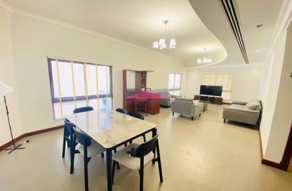 Apartment - 3 Bedrooms - 4 Bathrooms for rent in Al Juffair - Capital Governorate