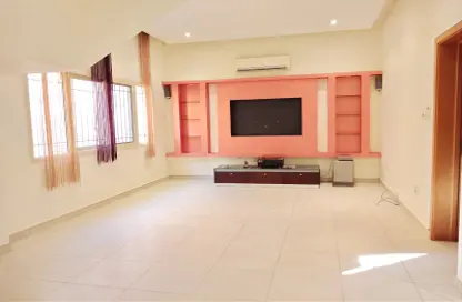 Villa - 3 Bedrooms - 3 Bathrooms for rent in Zinj - Manama - Capital Governorate