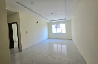 Apartment - 2 Bedrooms - 2 Bathrooms for rent in Busaiteen - Muharraq Governorate