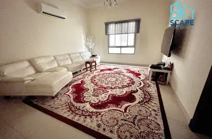 شقة - 2 غرف نوم - 2 حمامات للايجار في الجنبية - المحافظة الشمالية