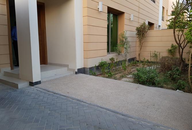 924895 - Property Image 2