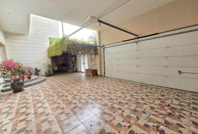 987404 - Property Image 2