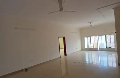 Apartment - 3 Bedrooms - 2 Bathrooms for rent in Arad - Muharraq Governorate
