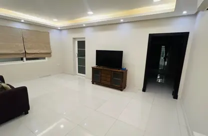 شقة - 3 غرف نوم - 4 حمامات للايجار في سار - المحافظة الشمالية