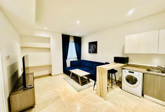 989563 - Property Image 2