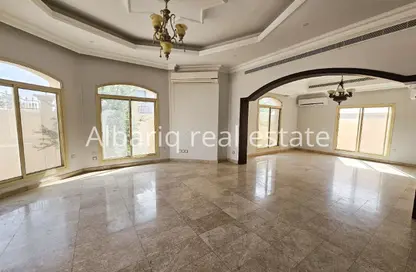 Villa - 5 Bedrooms - 6 Bathrooms for sale in Tubli - Central Governorate