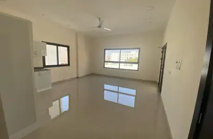 شقة - 2 غرف نوم - 2 حمامات للايجار في الجنبية - المحافظة الشمالية