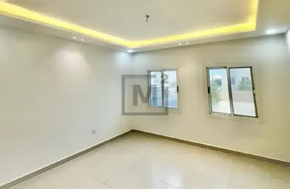 Villa - 3 Bedrooms - 3 Bathrooms for rent in Northern City (Madinat Salman) - Northern Governorate