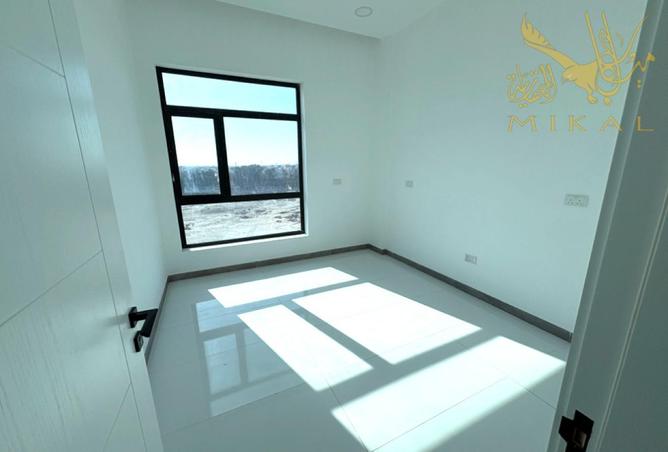 989701 - Property Image 3