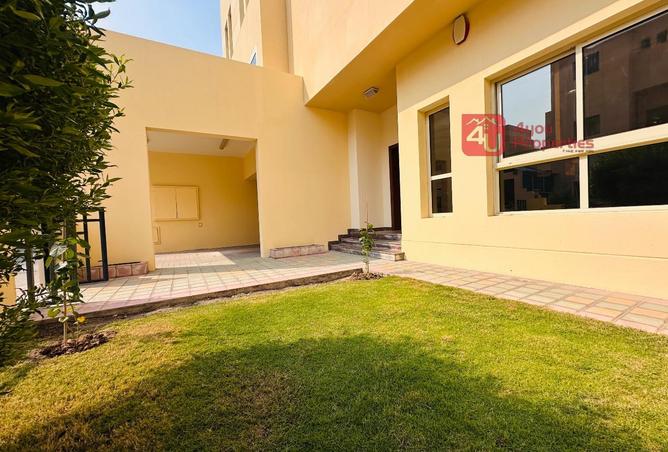 987322 - Property Image 2