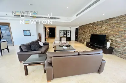 Apartment - 3 Bedrooms - 4 Bathrooms for rent in Al Juffair - Capital Governorate