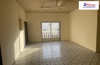 Empty Room image for: Office Space - Studio - 2 Bathrooms for rent in Jid Ali - Central Governorate, Image 1