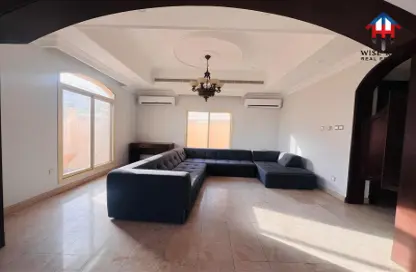 Living Room image for: Villa - 4 Bedrooms - 5 Bathrooms for rent in Tubli - Central Governorate, Image 1