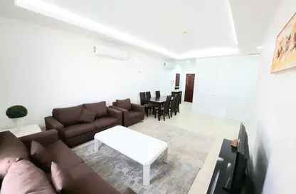 Apartment - 3 Bedrooms - 2 Bathrooms for rent in Busaiteen - Muharraq Governorate