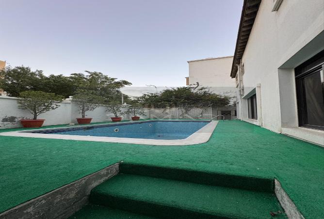 987377 - Property Image 2