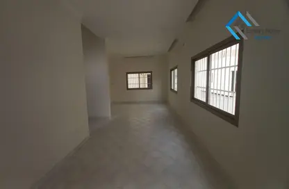 Empty Room image for: Villa - 5 Bedrooms - 4 Bathrooms for rent in Bu Kowarah - Riffa - Southern Governorate, Image 1