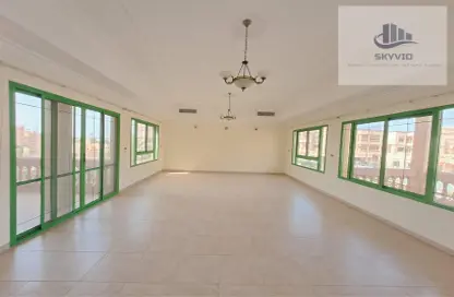 Empty Room image for: Villa - 4 Bedrooms - 3 Bathrooms for rent in Hamala - Northern Governorate, Image 1