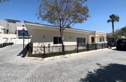 Bungalow - Studio - 4 Bathrooms for rent in Salmaniya - Manama - Capital Governorate