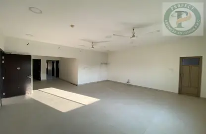 Empty Room image for: Apartment - 3 Bedrooms - 4 Bathrooms for rent in Salmaniya - Manama - Capital Governorate, Image 1