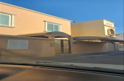 فيلا - 4 غرف نوم - 5 حمامات للايجار في قلالي - المحرق