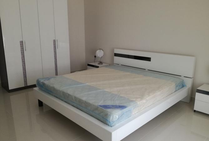 952389 - Property Image 3