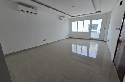 Apartment - 3 Bedrooms - 3 Bathrooms for rent in Hidd - Muharraq Governorate
