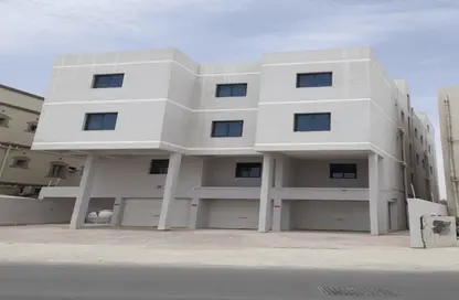 عمارة بالكامل - 2 غرف نوم - 2 حمامات للبيع في العكر - المحافظة الوسطى