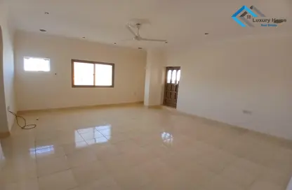 Apartment - 3 Bedrooms - 2 Bathrooms for rent in Busaiteen - Muharraq Governorate