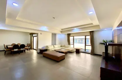 Apartment - 2 Bedrooms - 3 Bathrooms for rent in Al Juffair - Capital Governorate