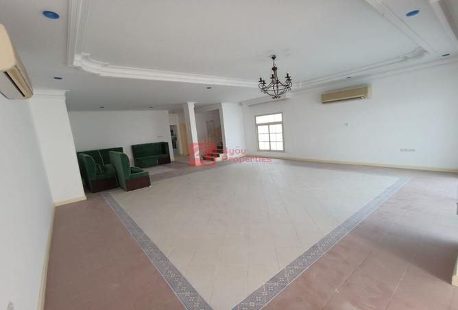 955589 - Property Image 3