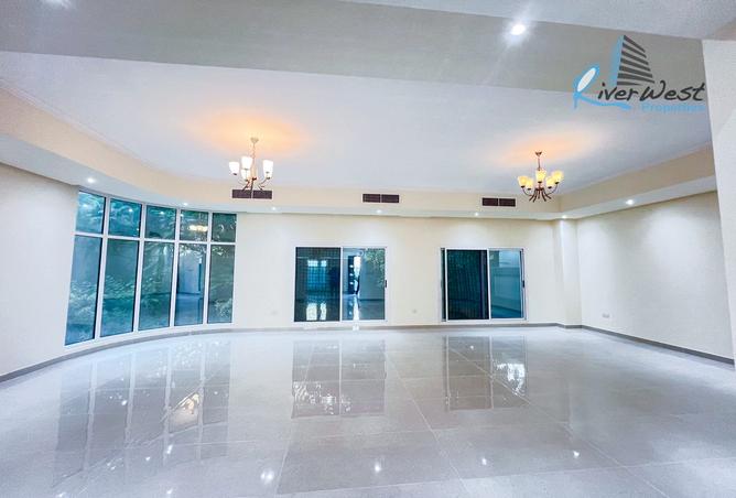 951523 - Property Image 2